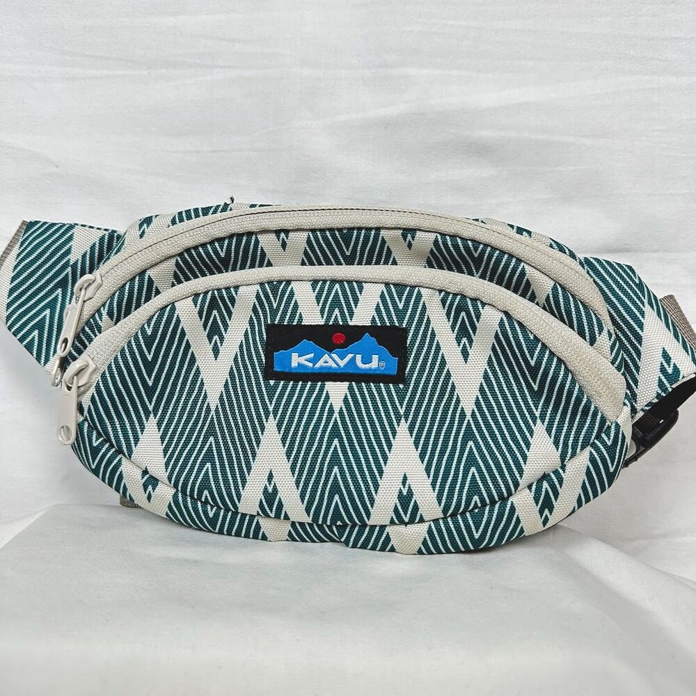 Kavu Spectator Waist Fanny Pack Belt BumBag Crossbody Travel Hiking Chevron Blue